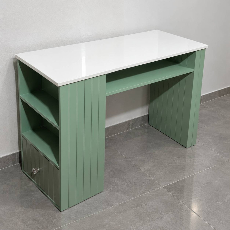 میز ناخن لانا سبز در دکوراسیون سالن کاشت ناخن | Centro Decor